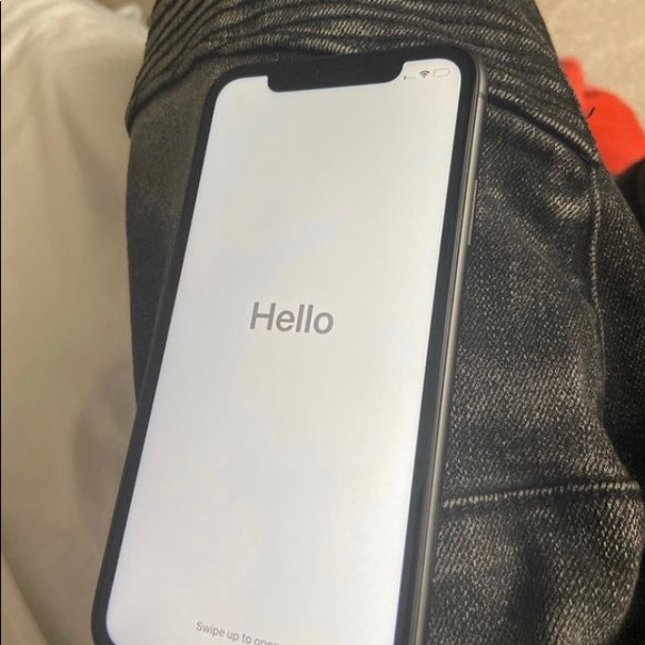 Iphone 11 for sell - Picture 3 of 4